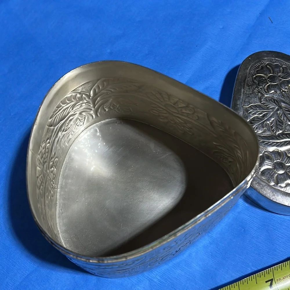 Vintage embossed flower large trinket/vanity box